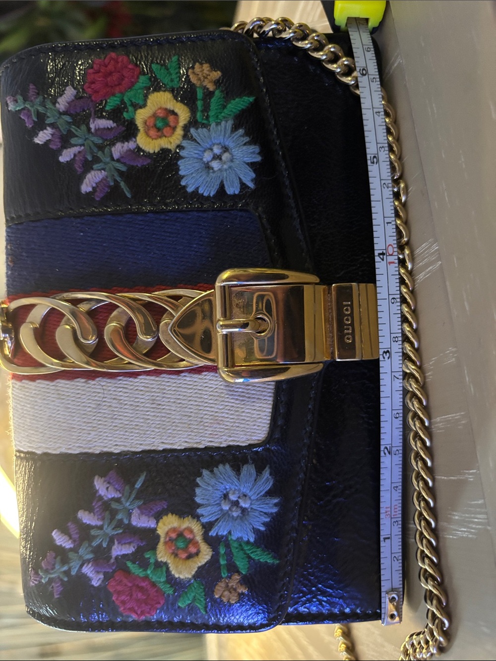 Gucci Black Leather Floral Embroidered with original Gucci Chain mini - Picture 6 of 7